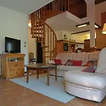 Villa In With Scenic Hilltop Views *