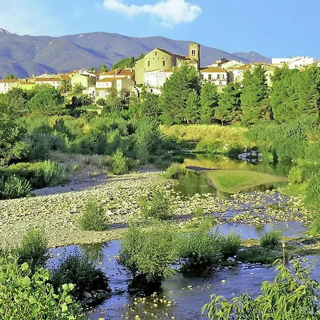 Spacious By The River 别墅