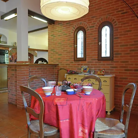 Villa In With Scenic Hilltop Views Le Boulou