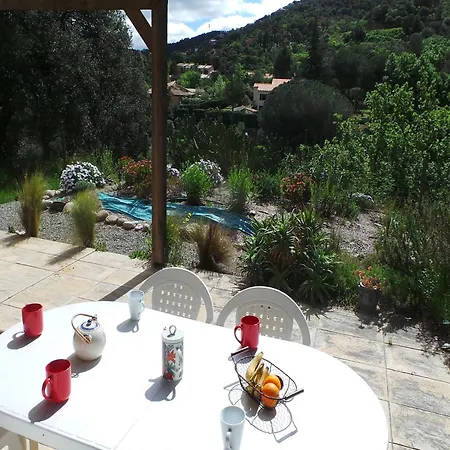 In With Scenic Hilltop Views
