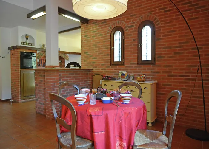 Villa In With Scenic Hilltop Views Le Boulou