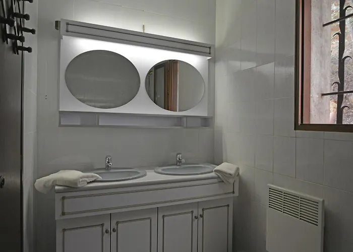 Βίλα In With Scenic Hilltop Views Le Boulou