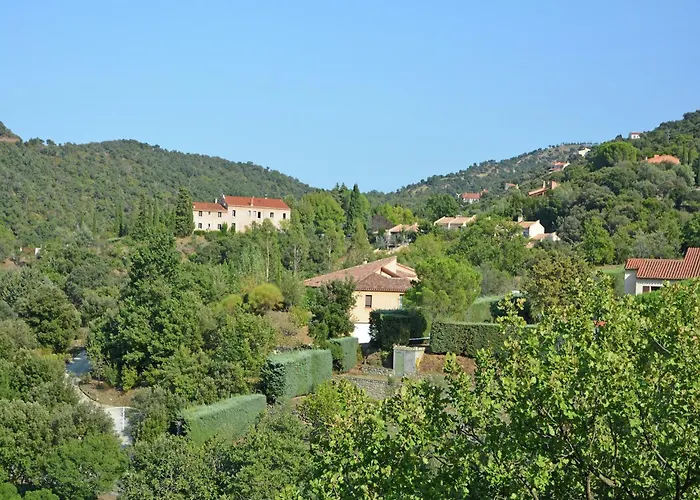 In With Scenic Hilltop Views Βίλα