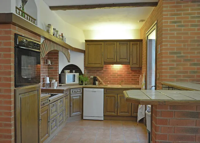 In With Scenic Hilltop Views Βίλα Le Boulou
